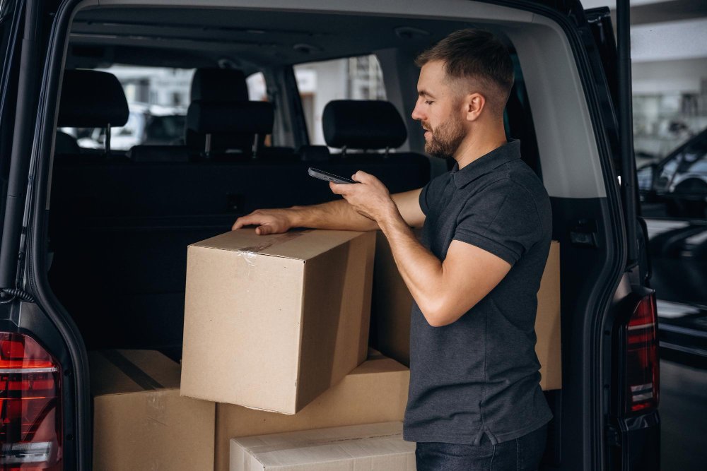 Frota da Vialog para frete de encomendas de pequeno porte em Belém e Barcarena, garantindo segurança e pontualidade.